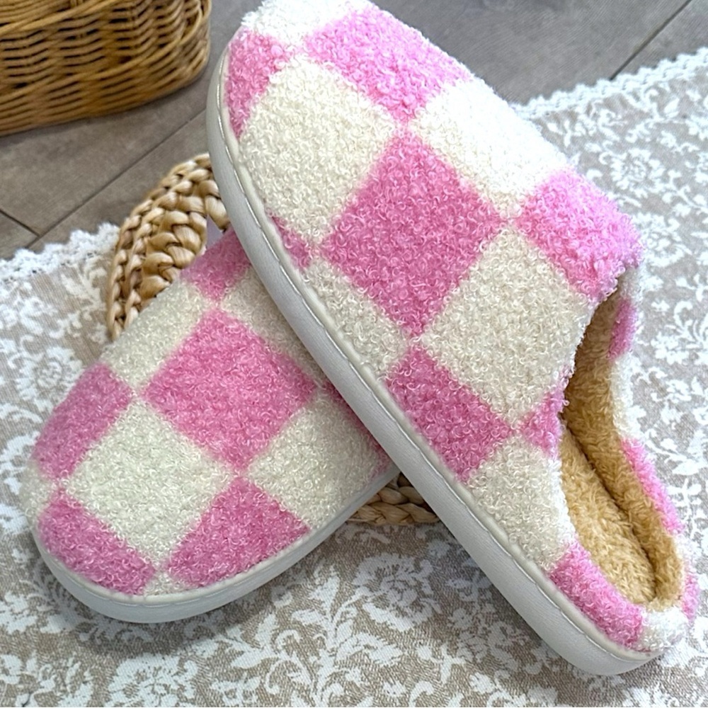New Boutique Women’s Sherpa Checkered Slippers Slip Resistant Slip On Large 9-10 - Picture 2 of 16